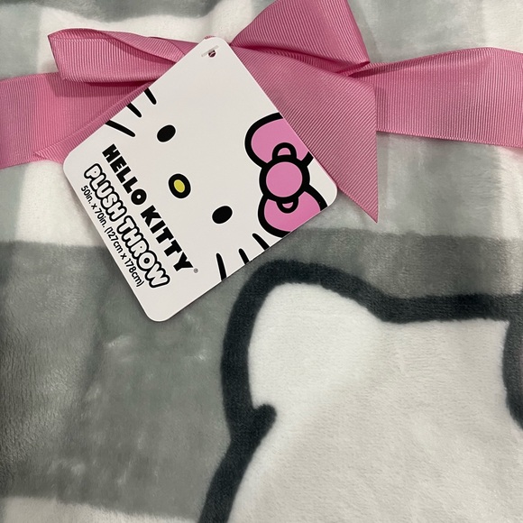 Hello Kitty Throw Blanket - Picture 3 of 3